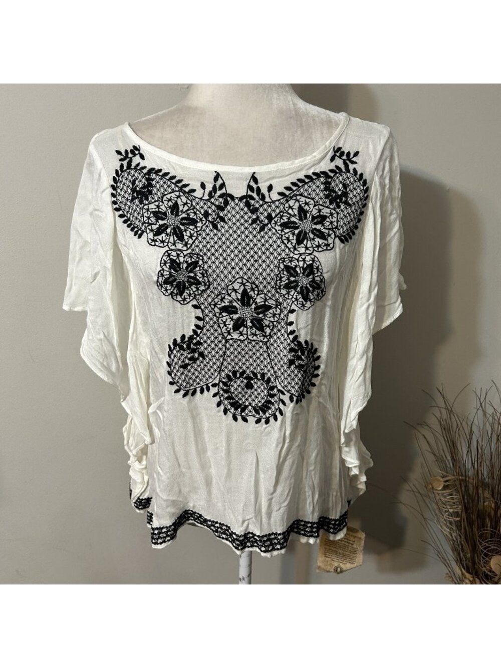 NWT Democracy Women Embroidered Front Trim Blouse Top Black White Flutter Slv S